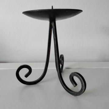 KANDELAAR,Kaars,3 poot,gebogen poten,metaal, hoogte 16,Zwart beschikbaar voor biedingen