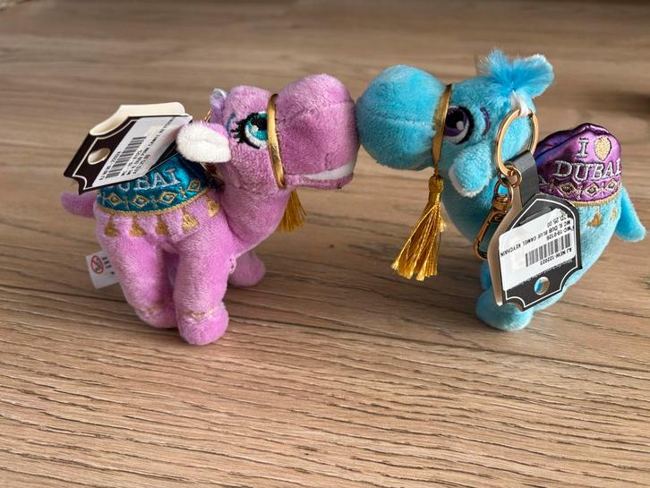 2 Pluchen Kameel Sleutelhanger Dubai + 2 sneeuw bol, Kinderen en Baby's, Speelgoed | Knuffels en Pluche, Nieuw, Overige typen