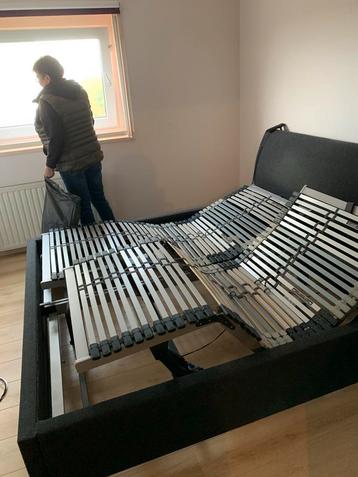 Tweepersoons bed met lattenbodem gratis beschikbaar voor biedingen