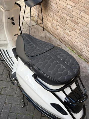 Dubbel RS zadel vespa sprint/primavera beschikbaar voor biedingen