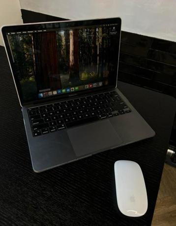 Macbook air M1 2020 256GB inc nieuwe Magic Mouse beschikbaar voor biedingen