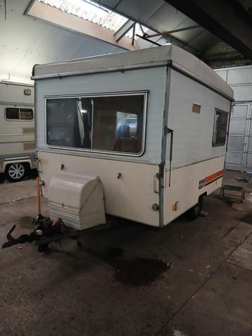 Opknapper Caravan / Speelhuisje - 750 euro beschikbaar voor biedingen