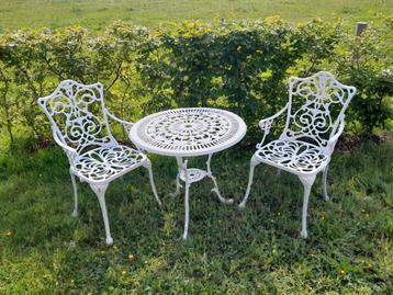 Brocante wit bistro tuin setje beschikbaar voor biedingen