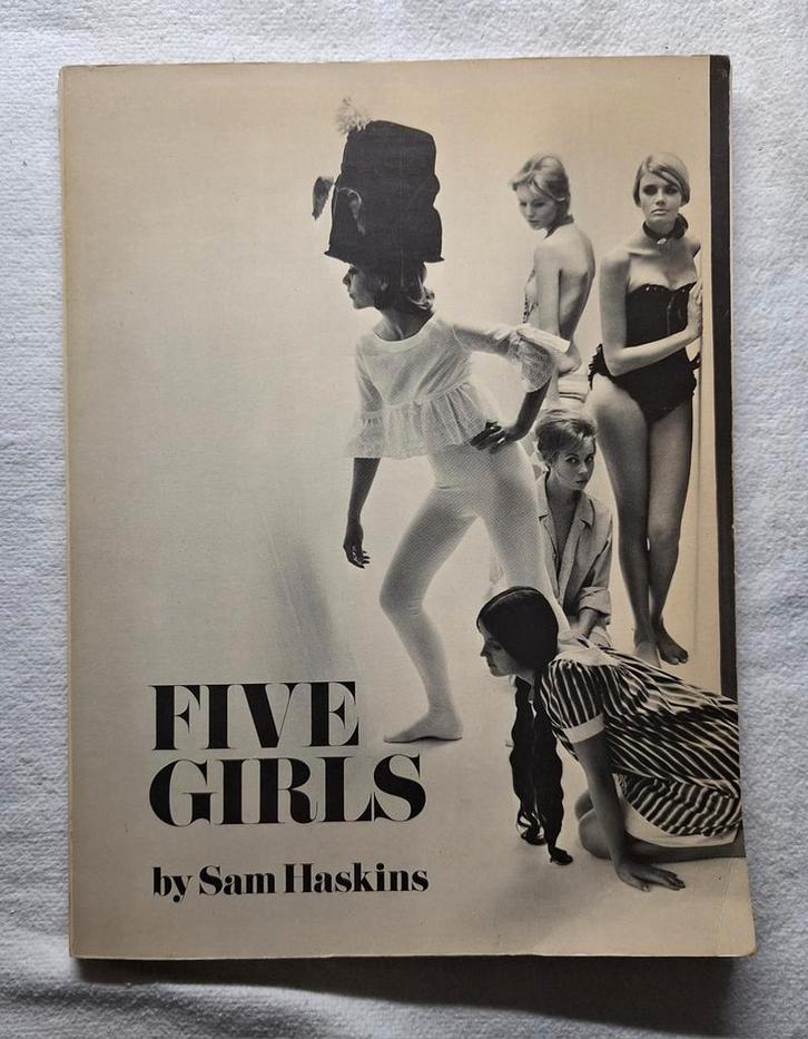 Five Girls - Sam Haskins - Corgi Books, 1969, Boeken, Kunst en Cultuur | Fotografie en Design, Gelezen, Fotografen, Ophalen of Verzenden