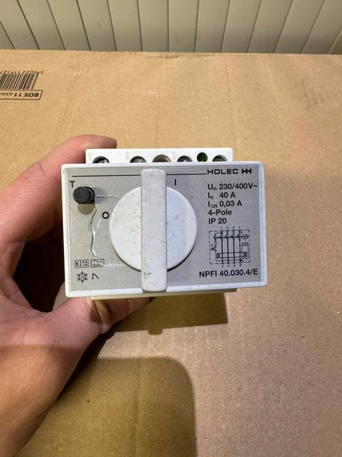 Holec Aardlekschakelaar 4-polig 40A 30mA - NPFI 40.030.4/E, Hobby en Vrije tijd, Elektronica-componenten, Gebruikt, Ophalen of Verzenden