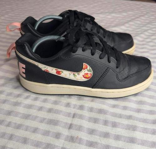 Nike Court Borough Low GS Floral Swoosh – Maat 38, Kleding | Dames, Schoenen, Zo goed als nieuw, Sneakers of Gympen, Zwart, Ophalen of Verzenden