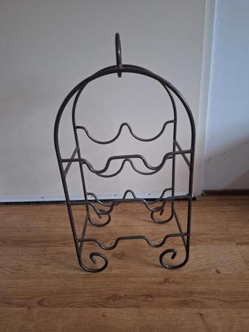 Wijnrek voor 6 flessen. beschikbaar voor biedingen