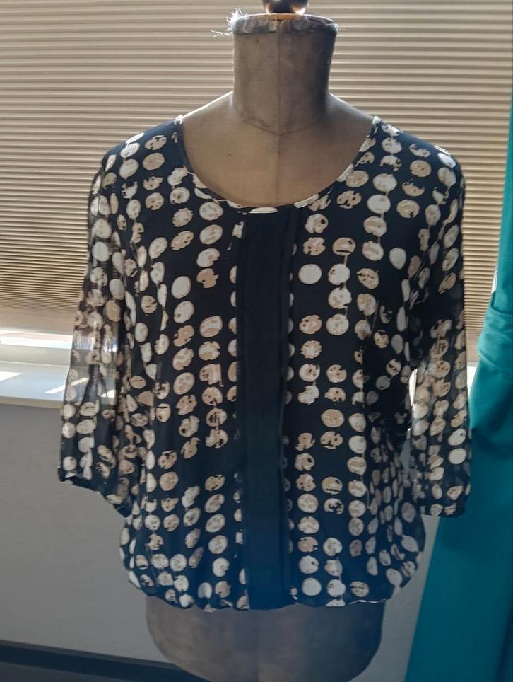 Zwarte blouse met print - Signature 44-46 XL, Kleding | Dames, Blouses en Tunieken, Gedragen, Maat 46/48 (XL) of groter, Zwart