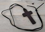 Halsketting met houten kruis - lederen bandje - gothic - nie, Ophalen of Verzenden, Nieuw, Overige materialen, Met hanger