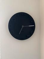 Karlsson On The Edge Wandklok - Zwart - 42cm, Ophalen, Zo goed als nieuw, Analoog, Wandklok