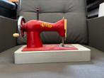Vintage mini naaimachine. Werkt niet., Antiek en Kunst, Antiek | Naaimachines, Ophalen