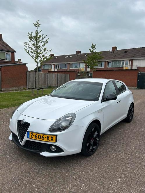 Alfa Romeo Giulietta 1.4 Turbo 150PK! 2017 Wit, Auto's, Alfa Romeo, Particulier, Giulietta, ABS, Airbags, Airconditioning, Bluetooth