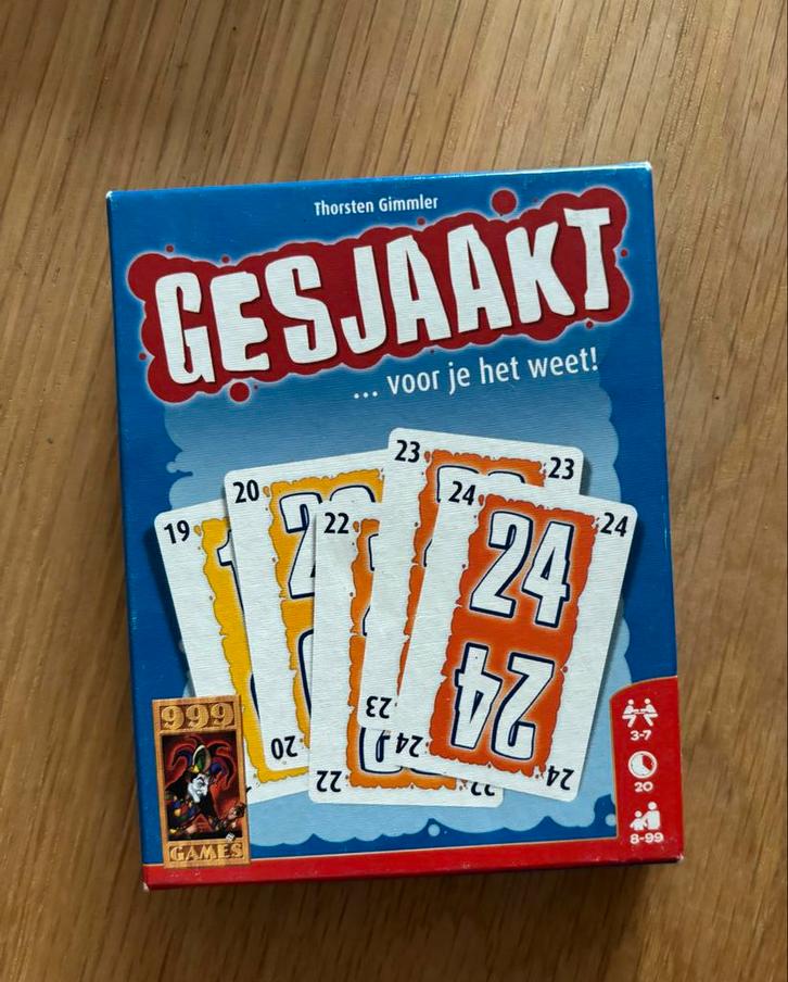 Gesjaakt kaartspel - 999 games -Leuk en spannend!, Hobby en Vrije tijd, Gezelschapsspellen | Kaartspellen, Zo goed als nieuw, Drie of vier spelers