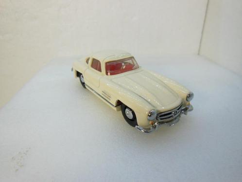 MERCEDES 300 SL 1955 in doos 1:43 = MATCHBOX DY12, Hobby en Vrije tijd, Modelauto's | 1:43, Zo goed als nieuw, Auto, Matchbox