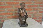 Hard Houten Beeld van Hurkende Oudere man, Ophalen of Verzenden
