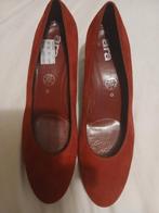 Nieuwe suede pumps maat 42, Ophalen of Verzenden, Nieuw, Rood