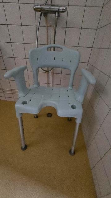 Zo goed als nieuwe Vegra douchestoel beschikbaar voor biedingen