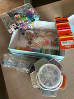 Heel veel soorten kralen in dozen, Hobby en Vrije tijd, Kralen en Sieraden maken, Ophalen of Verzenden, Zo goed als nieuw, Kraal