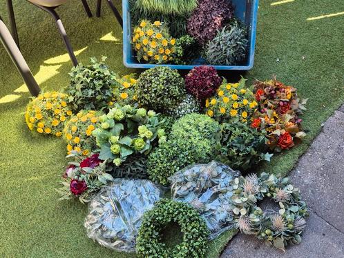 Kranzen kunst bollen grasmat, Huis en Inrichting, Woonaccessoires | Kunstplanten en Kunstbloemen, Zo goed als nieuw, Binnen, Buiten