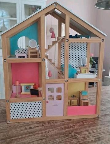 Vrolijk poppenhuis  beschikbaar voor biedingen