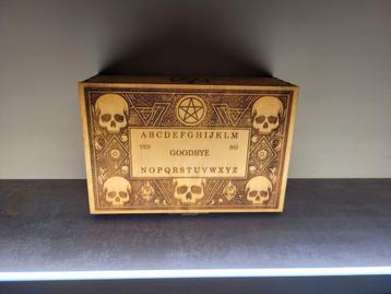 Ouija kistje. beschikbaar voor biedingen