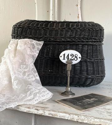 Brocante oud Frans rieten mandje / spoormandje beschikbaar voor biedingen