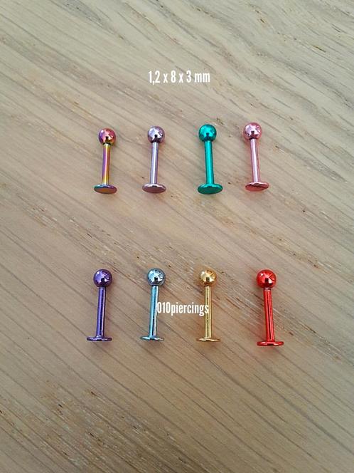 Nieuwe labret piercings van gekleurd staal., Sieraden, Tassen en Uiterlijk, Piercings, Zo goed als nieuw, Oor- of Traguspiercing