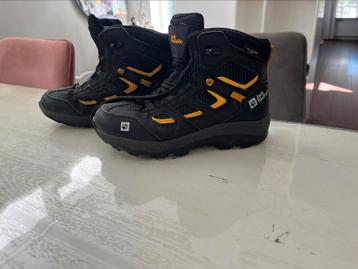 Wolfskinn schoenen jongens beschikbaar voor biedingen