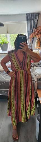 Te koop
Nieuwe  lange jurk met ruffle en diepe v-hals AZTEC, Kleding | Dames, Overige kleuren, Maat 42/44 (L), Nieuw, Ophalen of Verzenden
