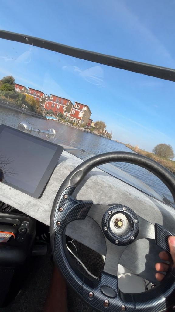 Snelle motorboot te koop, Watersport en Boten, Speedboten, Zo goed als nieuw, 3 tot 6 meter, Benzine, Minder dan 70 pk, Polyester
