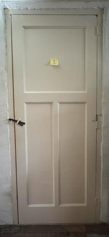 Massief houten oude WC deur, deur met slot en deur met raam beschikbaar voor biedingen