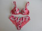 Hunkemoller roze setje BH 75B en slip maat S met gerbera's, Hunkemöller, Verzenden, Roze, Setje