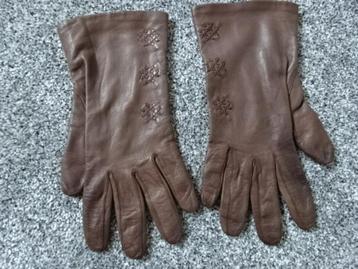 Leren bruine dames handschoenen met leuke details / maat M beschikbaar voor biedingen