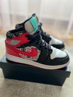 Nike Air Jordan 1 Mid SE ‘Ugly Christmas Sweater’ maat 38, Ophalen of Verzenden, Zo goed als nieuw, Jongen of Meisje, Schoenen