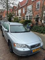Volvo V70 2.5T – 209 pk – APK tot juni 2026 zilvergrijs, Auto's, Stoelverwarming, 1800 kg, 4 cilinders, 2521 cc