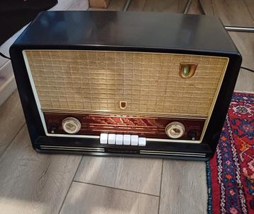 Oude Philips radio werkt prima  beschikbaar voor biedingen
