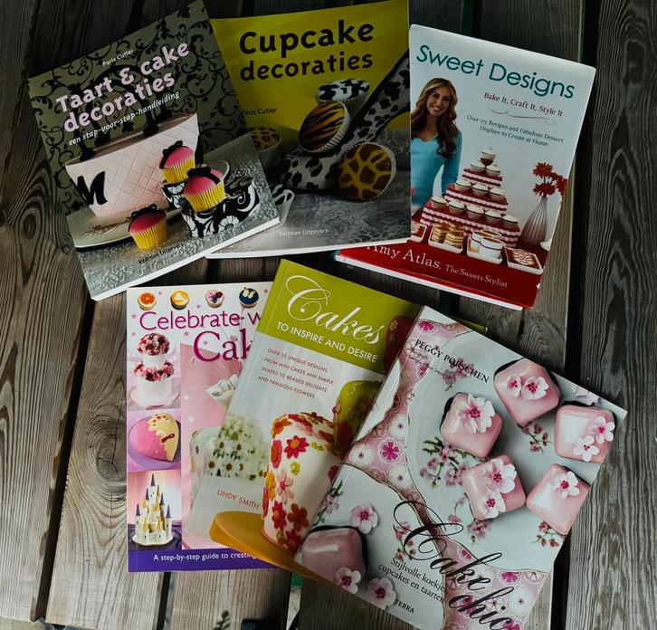 Taart & cupcake decoratie boeken zgan, Boeken, Kookboeken, Zo goed als nieuw, Taart, Gebak en Desserts, Ophalen of Verzenden