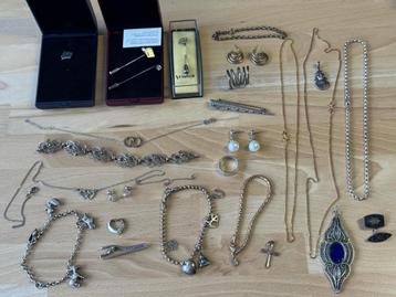 Lotje Zilveren sieraden Zilver Ketting Oorbellen Broche enz beschikbaar voor biedingen