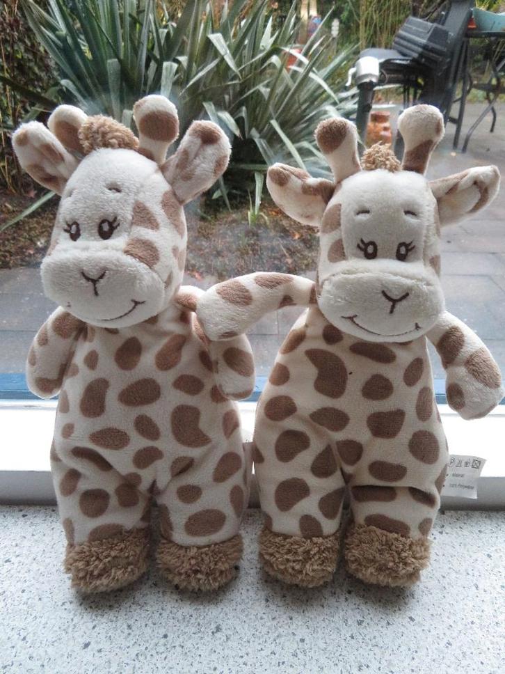 Giraffe giraf merk Toys Wibra? meet ca 25 cm belletje lijf, Kinderen en Baby's, Speelgoed | Knuffels en Pluche, Zo goed als nieuw