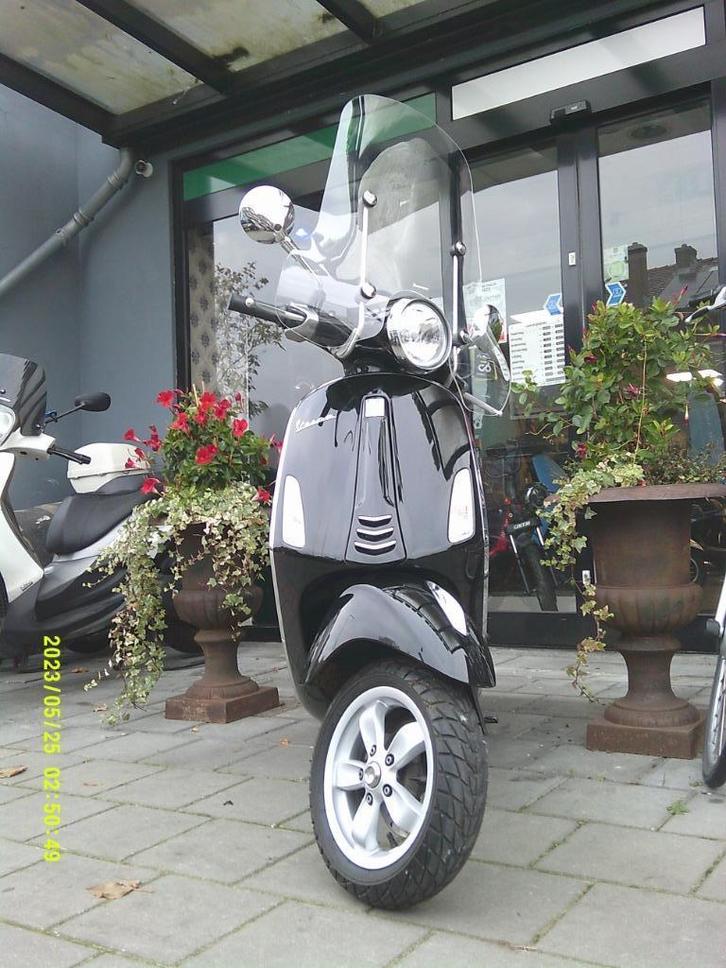 vespa primavera 4t, Fietsen en Brommers, Brommers | Vespa, Gebruikt, Overige modellen, Maximaal 45 km/u, Ophalen