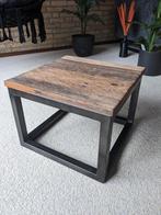 Industrieel tafeltje / bijzettafeltje met staal en hout., Huis en Inrichting, Tafels | Bijzettafels, Ophalen, Minder dan 45 cm