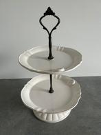 Etagere brocante roomwit met zwart metaal 2 laags, Ophalen of Verzenden, Zo goed als nieuw