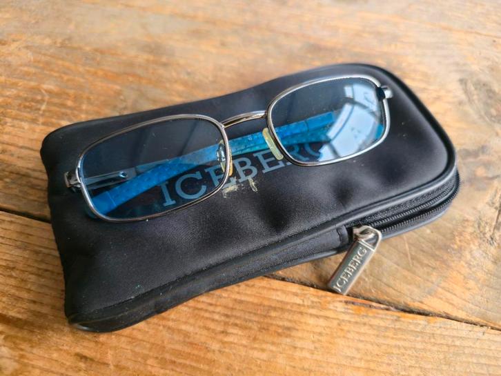 GERESERVEERD, Sieraden, Tassen en Uiterlijk, Zonnebrillen en Brillen | Heren, Gebruikt, Zonnebril, Overige merken, Blauw, Ophalen of Verzenden