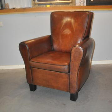 Hoge schapenleren fauteuil van Lounge Atelier beschikbaar voor biedingen