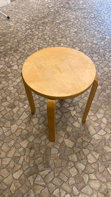 Kruk van Ikea beschikbaar voor biedingen