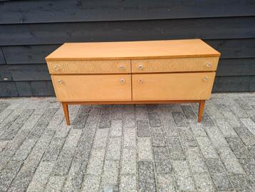 Vintage lowboard dressoir beschikbaar voor biedingen