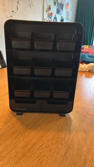 Tee organizer (merk mind reader) beschikbaar voor biedingen