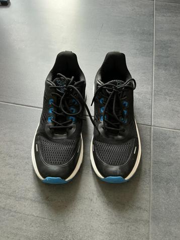 Mooie Osaga sneakers beschikbaar voor biedingen