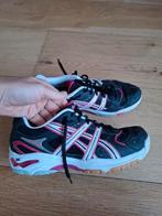 Asics zaalschoenen korfbal volleybal mt 39,5 zwart roze, Sport en Fitness, Volleybal, Ophalen of Verzenden, Zo goed als nieuw