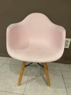 Eames kinderstoeltje lichtroze, Kinderen en Baby's, Kinderkamer | Tafels en Stoelen, Ophalen, Zo goed als nieuw, Stoel(en)